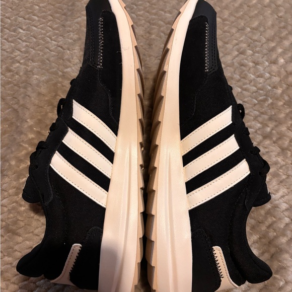 ADIDAS black & white running SNEAKERS size 9 - Picture 6 of 10